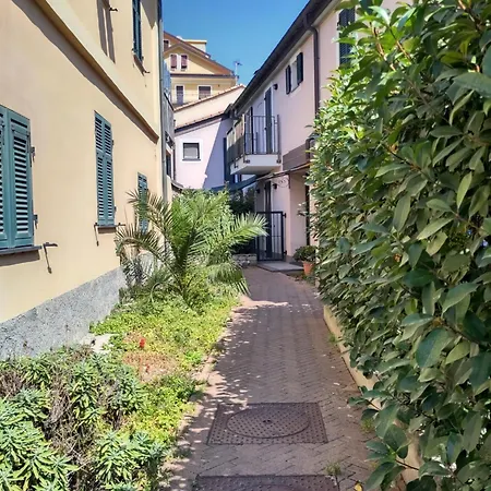 Casa A 300m Dal Mare Con Posto Auto Apartment